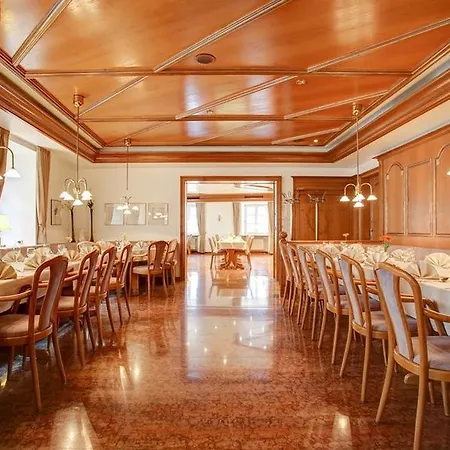 Premier Weisser Hase Hotel 3*