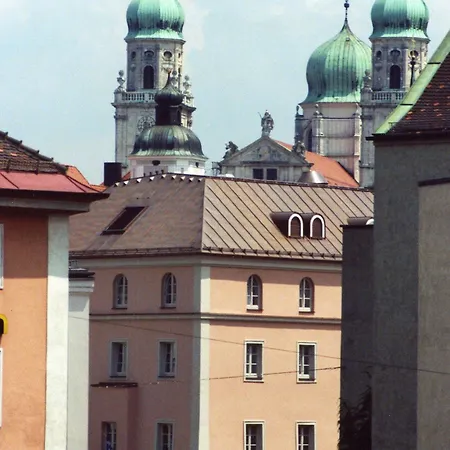 Premier Weisser Hase 3*