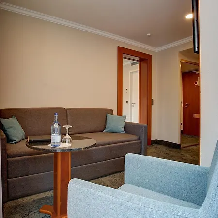 Premier Weisser Hase 3*