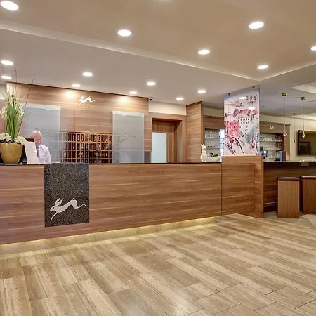 Premier Weisser Hase 3*